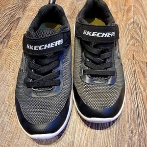 Sketchers Size 12 Boys Black and White Sneaker Tennis Shoes